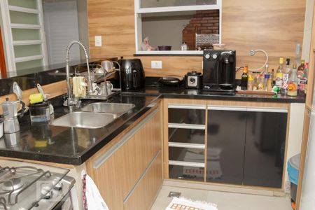 Casa à venda com 300m², 4 quartos e sem vaga Casa à venda com 300m², 4 quartos e sem vagacozinha