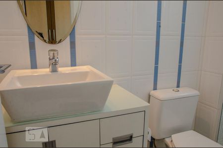 Banheiro da Suíte 1 de apartamento para alugar com 3 quartos, 130m² em Vila Mangalot, São Paulo