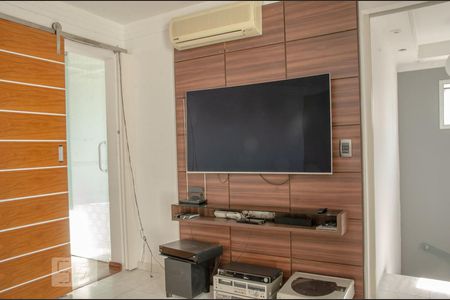 Sala de TV de apartamento para alugar com 3 quartos, 130m² em Vila Mangalot, São Paulo