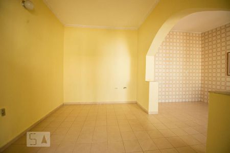 Casa à venda com 150m², 2 quartos e 2 vagassala fundos