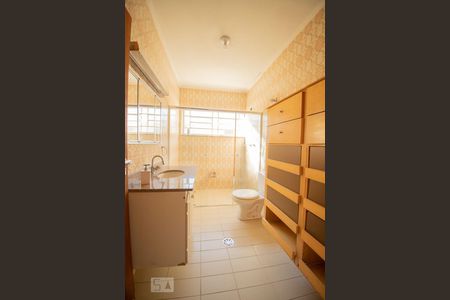 banheiro de casa à venda com 2 quartos, 150m² em Vila Pompéia, Campinas