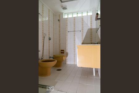 Apartamento à venda com 130m², 2 quartos e 1 vaga Apartamento à venda com 130m², 2 quartos e 1 vagaBanheiro