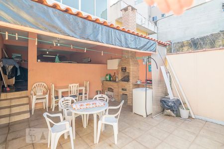 Casa à venda com 235m², 4 quartos e 5 vagasQuintal com Churrasqueira