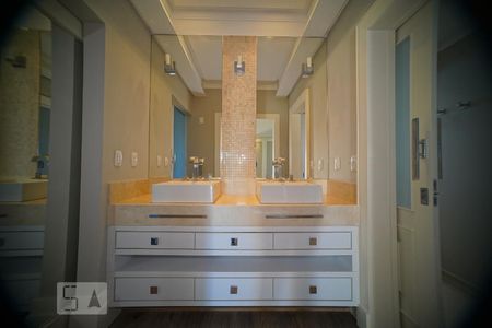 Casa à venda com 500m², 5 quartos e 5 vagasSuite Master