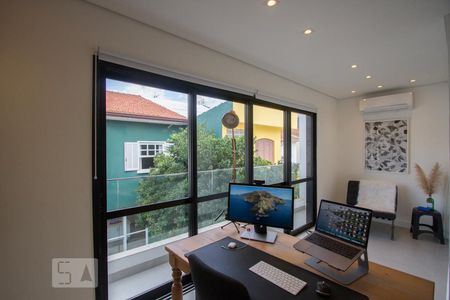 Casa à venda com 280m², 4 quartos e 2 vagasEscritório