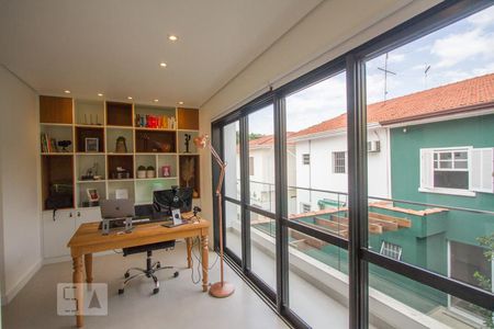 Casa à venda com 280m², 4 quartos e 2 vagasEscritório