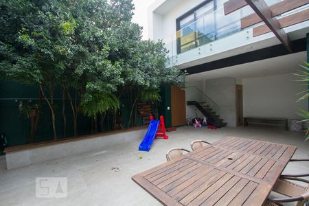 Casa à venda com 280m², 4 quartos e 2 vagasQuintal
