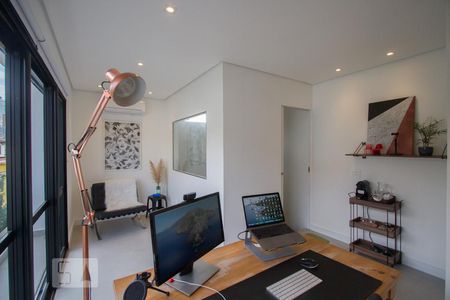 Casa à venda com 280m², 4 quartos e 2 vagasEscritório