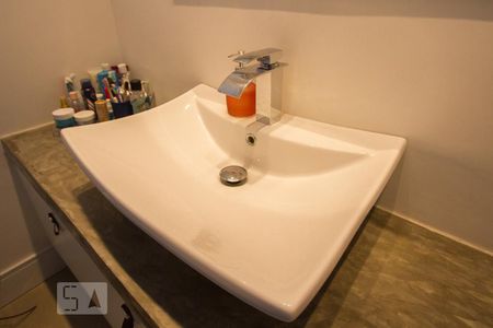 Casa à venda com 280m², 4 quartos e 2 vagasDetalhe Banheiro Suíte