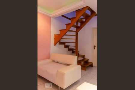 Sala de casa de condomínio à venda com 2 quartos, 90m² em Niterói, Canoas