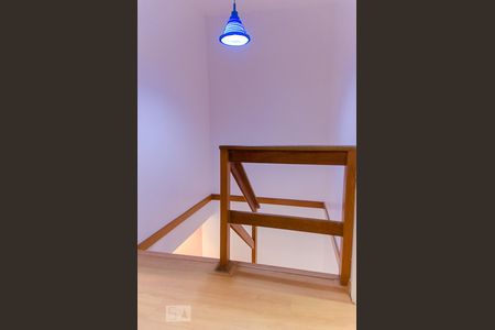 Casa de condomínio à venda com 90m², 2 quartos e 1 vagaEscada