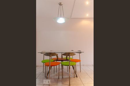 Sala de casa de condomínio à venda com 2 quartos, 90m² em Niterói, Canoas