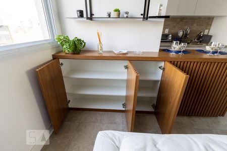 Studio - Detalhe da sala de kitnet/studio para alugar com 1 quarto, 30m² em Pinheiros, São Paulo