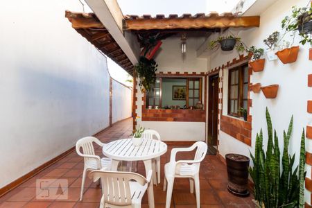 Casa à venda com 465m², 5 quartos e 3 vagas Casa à venda com 465m², 5 quartos e 3 vagasÁrea de Serviço - Casa 01