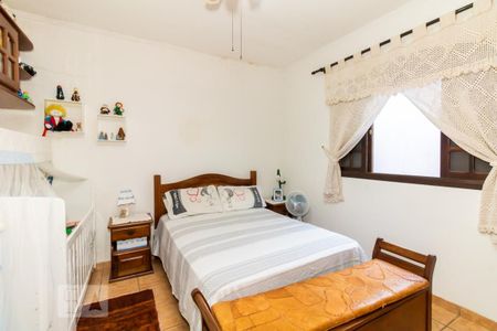 Casa à venda com 465m², 5 quartos e 3 vagas Casa à venda com 465m², 5 quartos e 3 vagasQuarto - Casa 02