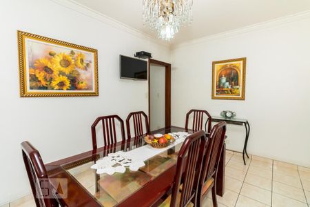 Casa à venda com 465m², 5 quartos e 3 vagas Casa à venda com 465m², 5 quartos e 3 vagascopa- Casa 01