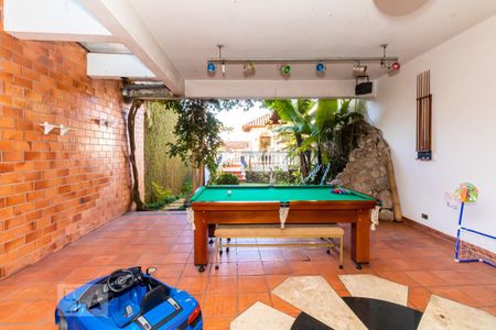 Casa à venda com 465m², 5 quartos e 3 vagas Casa à venda com 465m², 5 quartos e 3 vagasQuintal e Churrasqueira - Casa 02