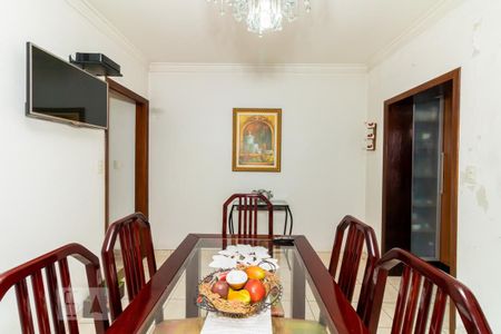 Casa à venda com 465m², 5 quartos e 3 vagas Casa à venda com 465m², 5 quartos e 3 vagascopa- Casa 01