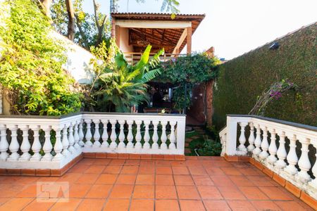 Casa à venda com 465m², 5 quartos e 3 vagas Casa à venda com 465m², 5 quartos e 3 vagasQuintal e Churrasqueira - Casa 02