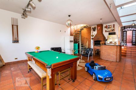 Casa à venda com 465m², 5 quartos e 3 vagas Casa à venda com 465m², 5 quartos e 3 vagasQuintal e Churrasqueira - Casa 02