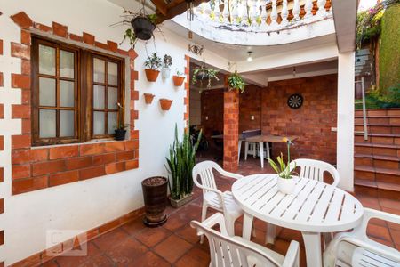 Casa à venda com 465m², 5 quartos e 3 vagas Casa à venda com 465m², 5 quartos e 3 vagasÁrea de Serviço - Casa 01