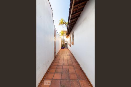 Casa à venda com 465m², 5 quartos e 3 vagas Casa à venda com 465m², 5 quartos e 3 vagasCorredor - Casa 01