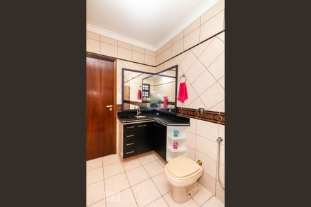 Casa à venda com 465m², 5 quartos e 3 vagas Casa à venda com 465m², 5 quartos e 3 vagasBanheiro - Casa 01