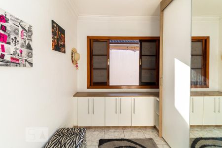 Casa à venda com 465m², 5 quartos e 3 vagas Casa à venda com 465m², 5 quartos e 3 vagasQuarto 01 - Casa 01