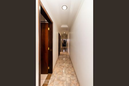 Casa à venda com 465m², 5 quartos e 3 vagas Casa à venda com 465m², 5 quartos e 3 vagasCorredor - Casa 01