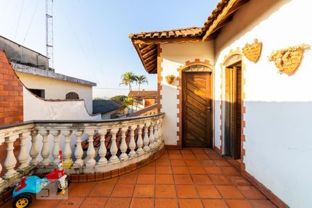 Casa à venda com 465m², 5 quartos e 3 vagas Casa à venda com 465m², 5 quartos e 3 vagasQuintal e Churrasqueira - Casa 02