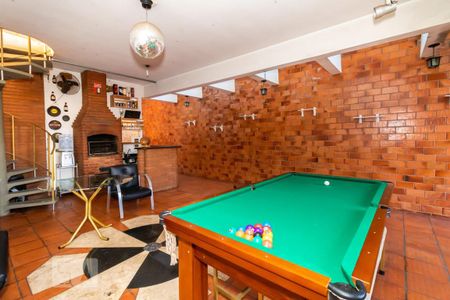 Casa à venda com 465m², 5 quartos e 3 vagas Casa à venda com 465m², 5 quartos e 3 vagasQuintal e Churrasqueira - Casa 02