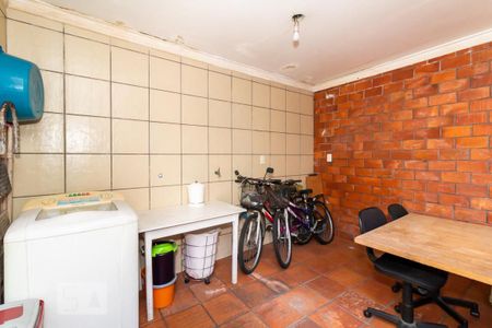 Casa à venda com 465m², 5 quartos e 3 vagas Casa à venda com 465m², 5 quartos e 3 vagasÁrea de Serviço - Casa 01