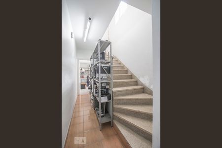 Escada na Sala de casa à venda com 3 quartos, 140m² em Brooklin Paulista, São Paulo