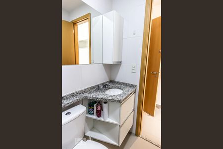 Banheiro de kitnet/studio para alugar com 1 quarto, 20m² em República, São Paulo