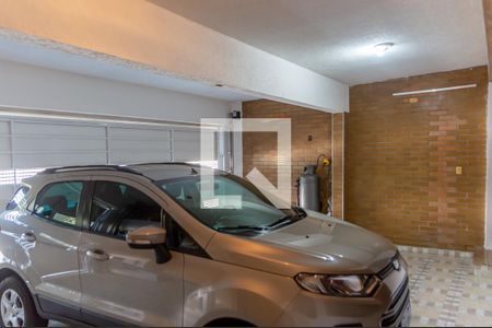 Casa à venda com 255m², 4 quartos e 3 vagas Casa à venda com 255m², 4 quartos e 3 vagasGaragem