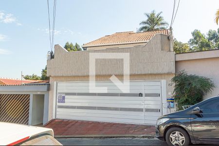 Casa à venda com 255m², 4 quartos e 3 vagas Casa à venda com 255m², 4 quartos e 3 vagasFachada