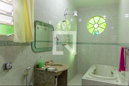 Casa à venda com 255m², 4 quartos e 3 vagas Casa à venda com 255m², 4 quartos e 3 vagasBanheiro da Suíte