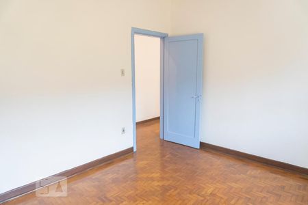 Casa à venda com 345m², 3 quartos e 3 vagasDormitório 2