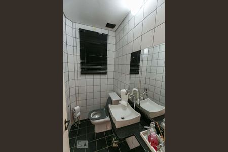 Casa à venda com 1200m², 4 quartos e 5 vagas Casa à venda com 1200m², 4 quartos e 5 vagasLavabo