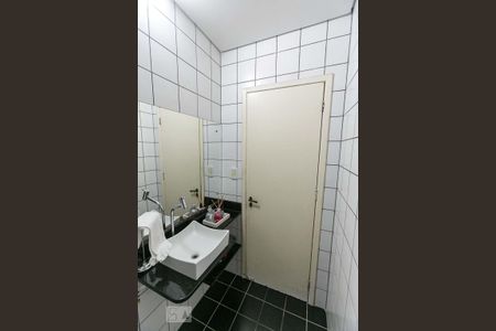 Casa à venda com 1200m², 4 quartos e 5 vagas Casa à venda com 1200m², 4 quartos e 5 vagasLavabo