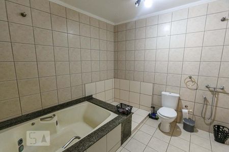 Casa à venda com 1200m², 4 quartos e 5 vagas Casa à venda com 1200m², 4 quartos e 5 vagasBanheiro da Suíte