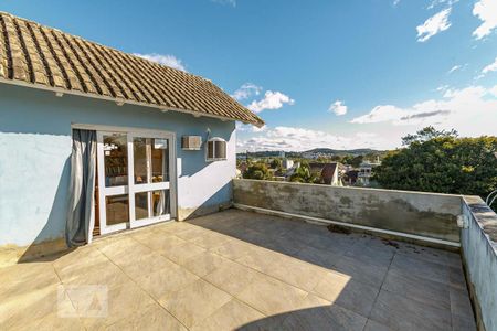 Casa à venda com 1200m², 4 quartos e 5 vagas Casa à venda com 1200m², 4 quartos e 5 vagasTerraço