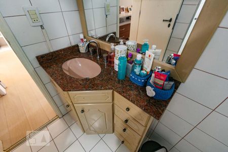 Casa à venda com 1200m², 4 quartos e 5 vagas Casa à venda com 1200m², 4 quartos e 5 vagasBanheiro