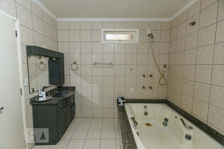 Casa à venda com 1200m², 4 quartos e 5 vagas Casa à venda com 1200m², 4 quartos e 5 vagasBanheiro da Suíte