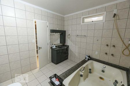 Casa à venda com 1200m², 4 quartos e 5 vagas Casa à venda com 1200m², 4 quartos e 5 vagasBanheiro da Suíte