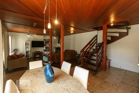 Casa à venda com 1200m², 4 quartos e 5 vagas Casa à venda com 1200m², 4 quartos e 5 vagasSala