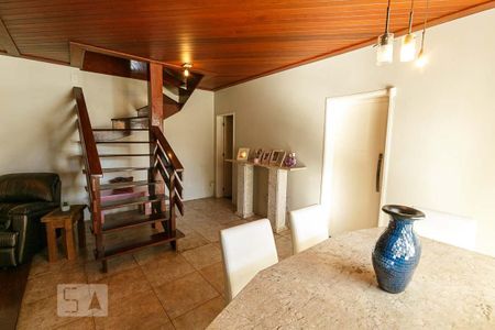 Casa à venda com 1200m², 4 quartos e 5 vagas Casa à venda com 1200m², 4 quartos e 5 vagasSala