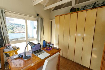 Casa à venda com 1200m², 4 quartos e 5 vagas Casa à venda com 1200m², 4 quartos e 5 vagasQuarto 1