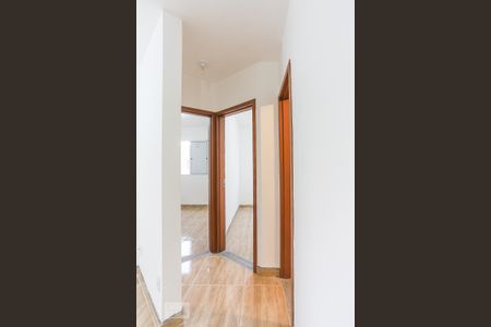 Corredor de apartamento para alugar com 2 quartos, 50m² em Padroeira, Osasco