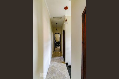 Corredor de casa para alugar com 3 quartos, 112m² em Jardim Leila, Guarulhos